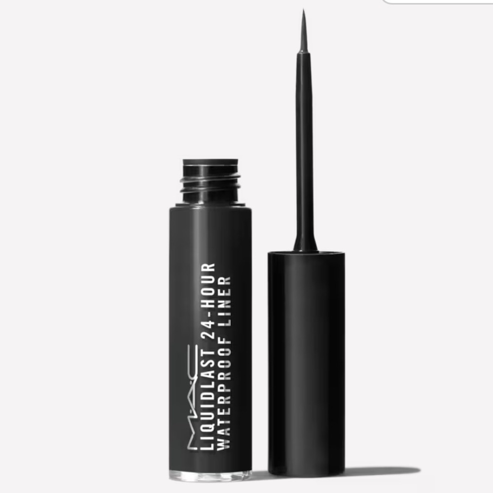 MAC LIQUID-LAST 24-HOUR WATERPROOF EYELINER